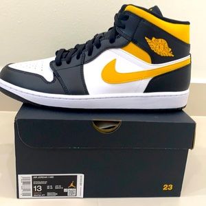 Jordan 1 Mid White/Pollen-Black 554724-177